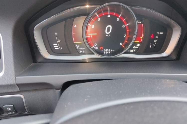 Used Volvo S60 2017 S60L T4 Smart Range Edition Odometer Close Up