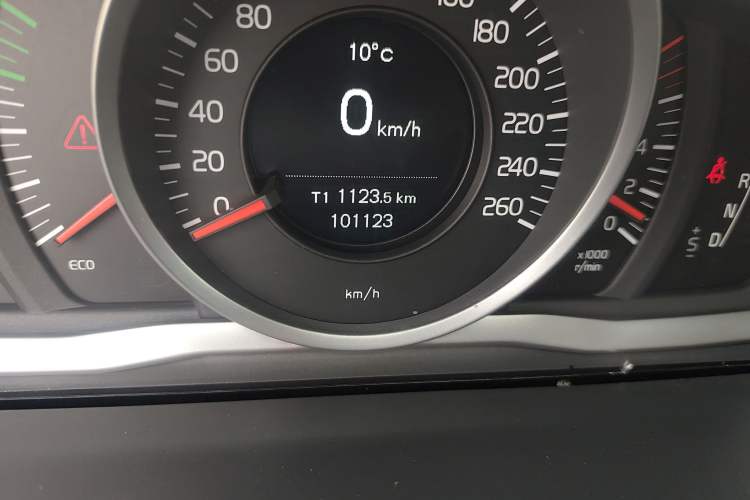 Used Volvo S60 2017 S60L T3 Smart Upgrade Edition Odometer Close Up