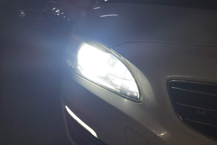 Used Volvo S60 2017 S60L T3 Smart Upgrade Edition Right Front Headlight