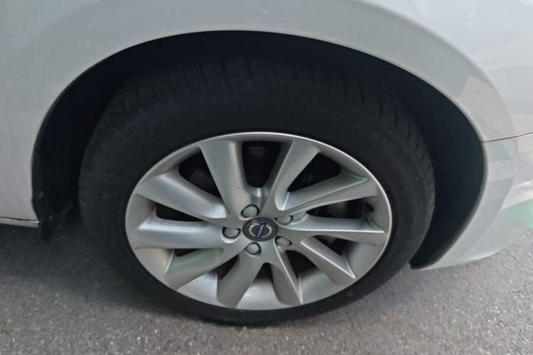 Used Volvo S60 2017 S60L T4 Smart Range Edition Right Front Wheel Hub