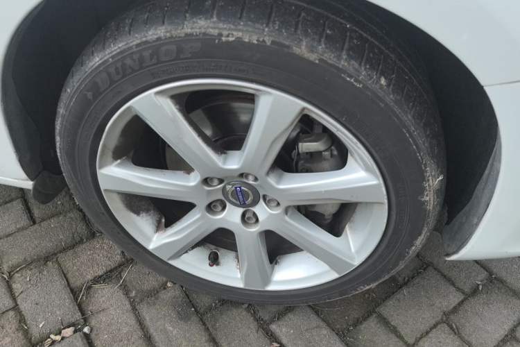 Used Volvo S60 2017 S60L T5 Intelligent Drive Edition Right Front Wheel Hub