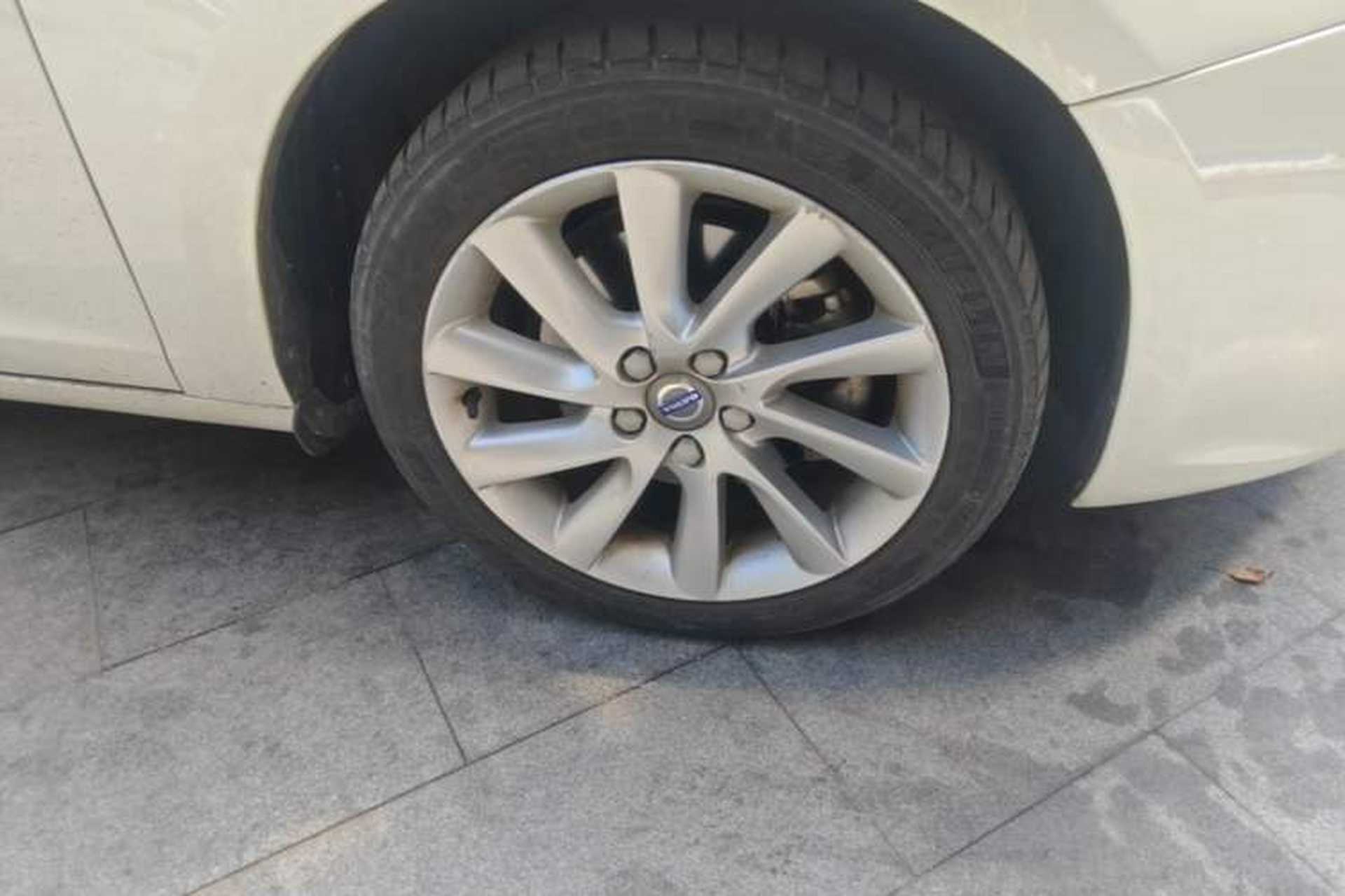 Used Volvo S60 2017 S60L T4 Smart Range Edition Right Front Wheel Hub
