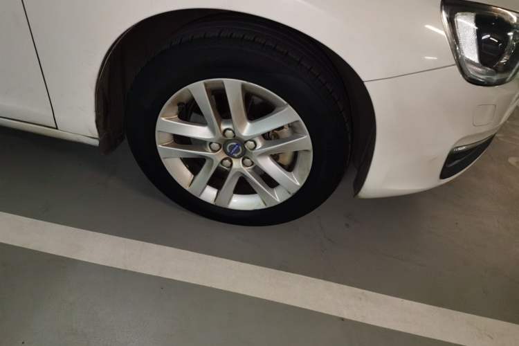 Used Volvo S60 2017 S60L T3 Smart Upgrade Edition Right Front Wheel Hub