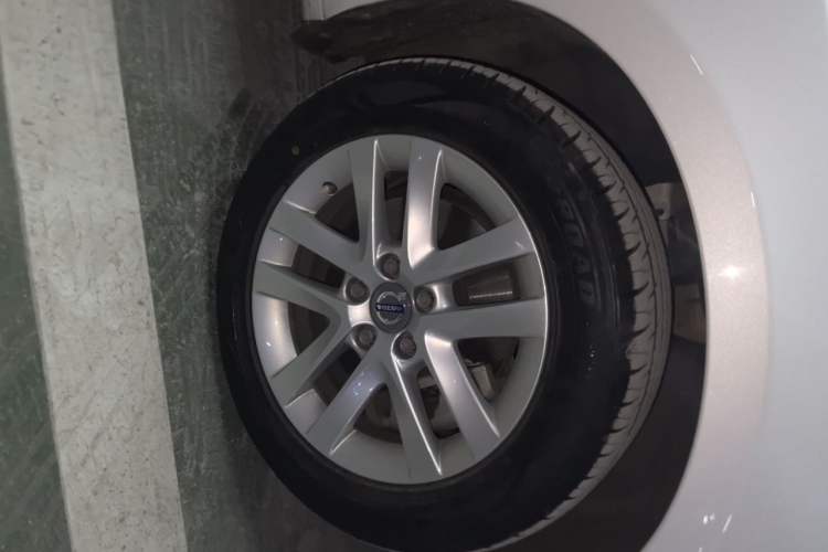 Used Volvo S60 2017 S60L T3 Smart Upgrade Edition Right Front Wheel Hub