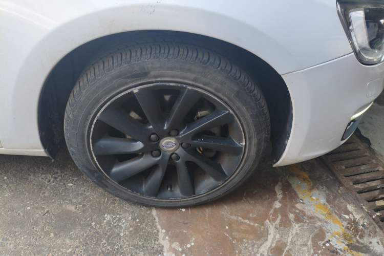 Used Volvo S60 2017 S60L T4 Smart Range Edition Right Front Wheel Hub