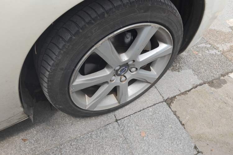 Used Volvo S60 2017 S60L T5 Intelligent Drive Edition Right Front Wheel Hub