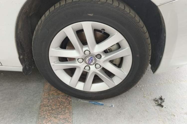 Used Volvo S60 2017 S60L T3 Smart Drive Edition Right Front Wheel Hub