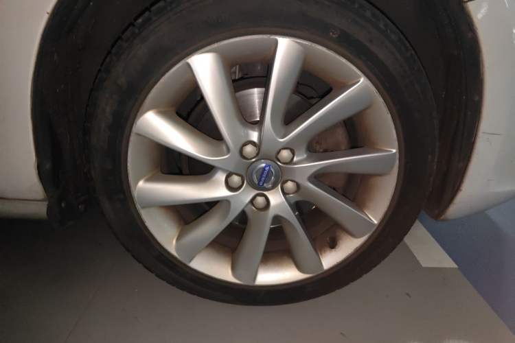 Used Volvo S60 2017 S60L T4 Smart Range Edition Right Front Wheel Hub