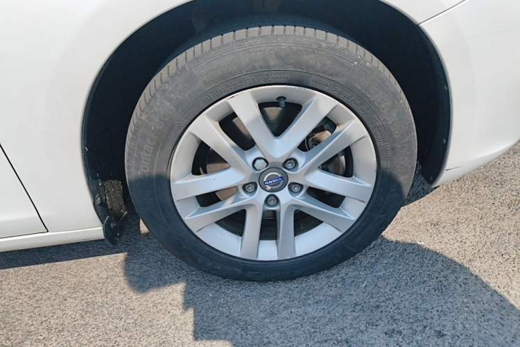 Used Volvo S60 2017 S60L T3 Smart Drive Edition Right Front Wheel Hub