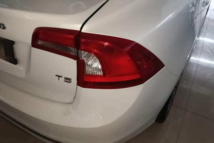 Used Volvo S60 2017 S60L T5 Intelligent Drive Edition Right Rear Taillight