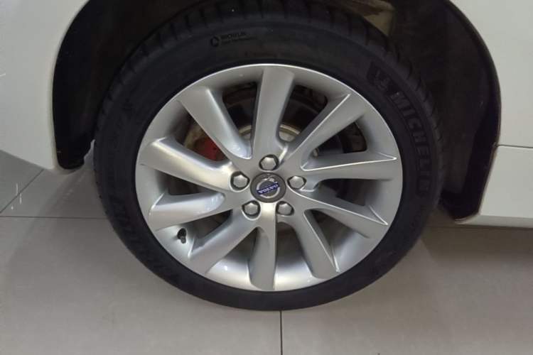 Used Volvo S60 2017 S60L T4 Smart Range Edition Right Rear Wheel Hub