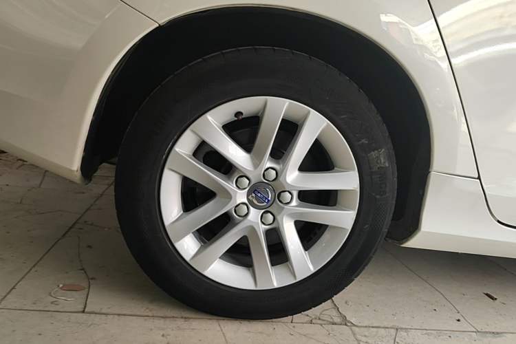 Used Volvo S60 2017 S60L T3 Smart Drive Edition Right Rear Wheel Hub