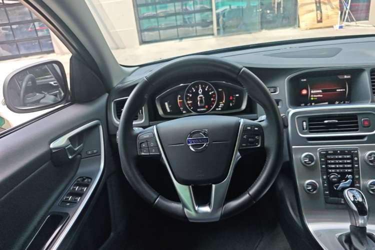 Used Volvo S60 2017 S60L T4 Smart Range Edition Steering Wheel