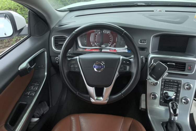 Used Volvo S60 2017 S60L T5 Intelligent Drive Edition Steering Wheel