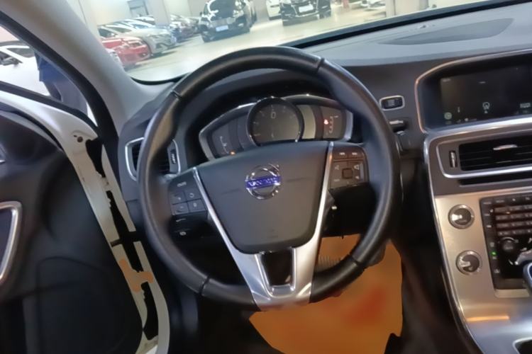 Used Volvo S60 2017 S60L T5 Intelligent Drive Edition Steering Wheel