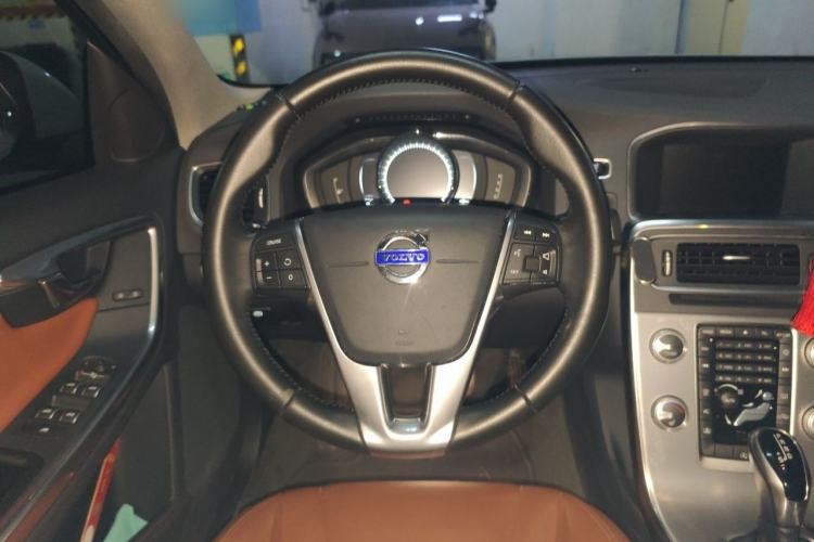 Used Volvo S60 2017 S60L T5 Intelligent Drive Edition Steering Wheel