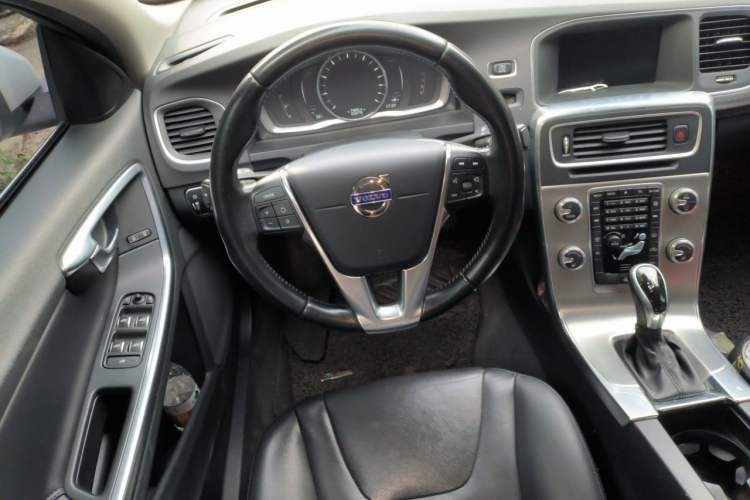 Used Volvo S60 2017 S60L T4 Smart Range Edition Steering Wheel
