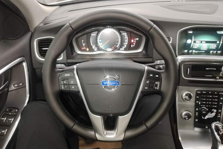 Used Volvo S60 2017 S60L T5 Intelligent Drive Edition Steering Wheel