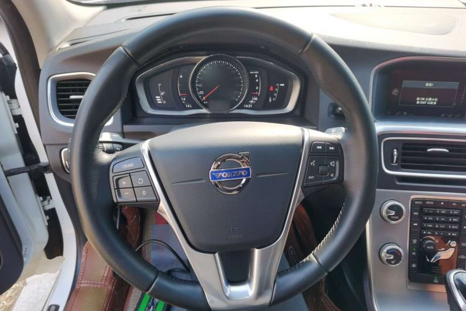 Used Volvo S60 2017 S60L T5 Intelligent Drive Edition Steering Wheel