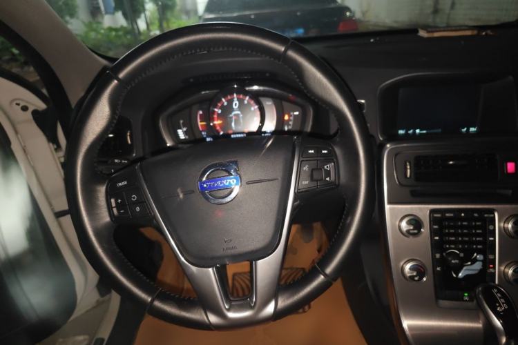 Used Volvo S60 2017 S60L T4 Smart Range Edition Steering Wheel