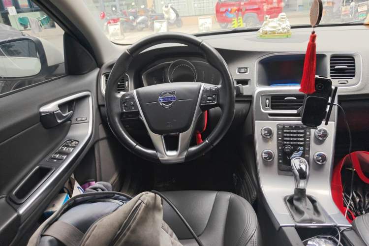 Used Volvo S60 2017 S60L T5 Intelligent Drive Edition Steering Wheel