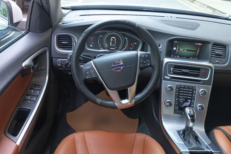 Used Volvo S60 2017 S60L T5 Intelligent Drive Edition Steering Wheel