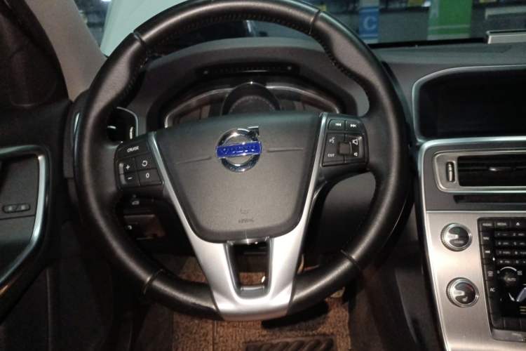 Used Volvo S60 2017 S60L T4 Smart Range Edition Steering Wheel