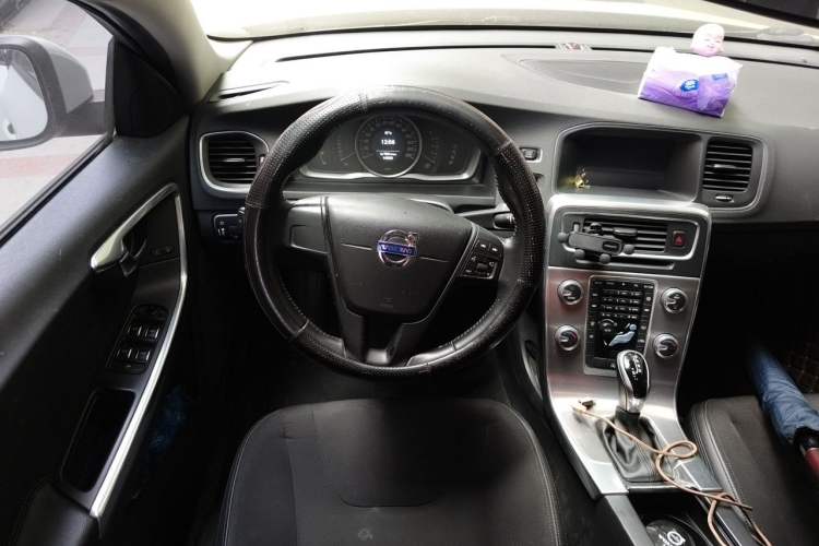 Used Volvo S60 2017 S60L T3 Smart Drive Edition Steering Wheel