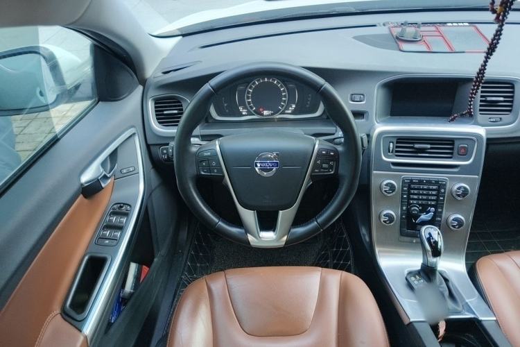 Used Volvo S60 2017 S60L T4 Smart Range Edition Steering Wheel