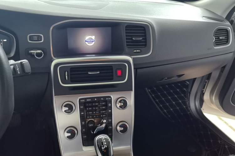 Used Volvo S60 2017 S60L T3 Smart Upgrade Edition Audio And AC Panel