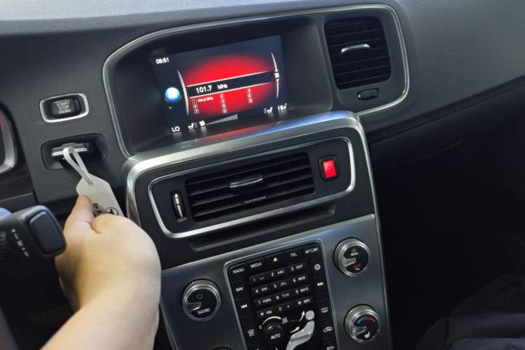 Used Volvo S60 2017 S60L T4 Smart Range Edition Audio And AC Panel