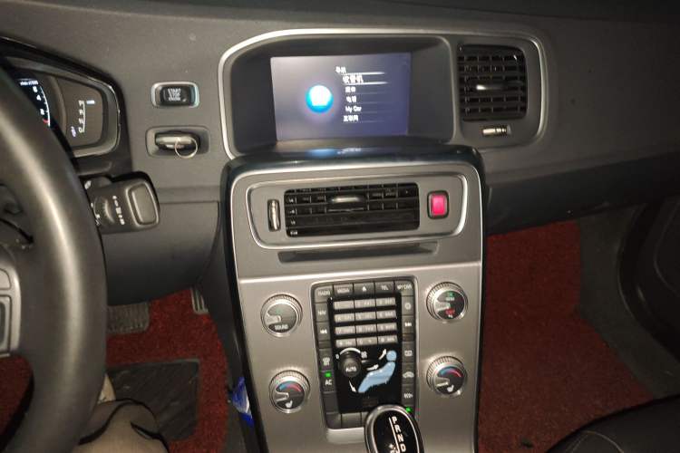Used Volvo S60 2017 S60L T4 Smart Range Edition Audio And AC Panel