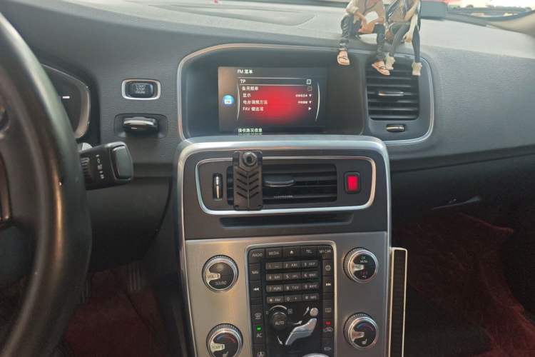 Used Volvo S60 2017 S60L T5 Intelligent Drive Edition Audio And AC Panel