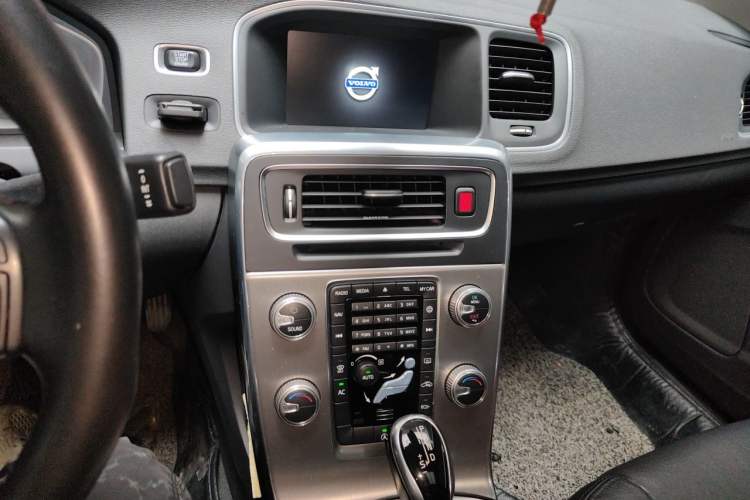 Used Volvo S60 2017 S60L T3 Smart Upgrade Edition Audio And AC Panel