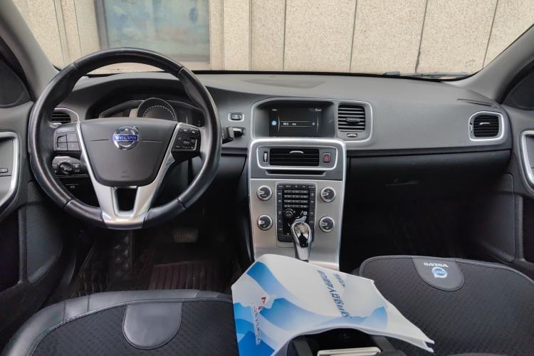 Used Volvo S60 2017 S60L T4 Smart Range Edition Center Console