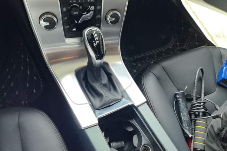Used Volvo S60 2017 S60L T3 Smart Upgrade Edition Gear Lever