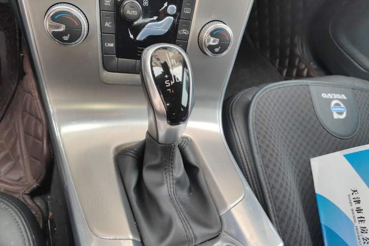 Used Volvo S60 2017 S60L T4 Smart Range Edition Gear Lever