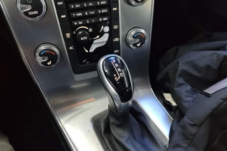 Used Volvo S60 2017 S60L T4 Smart Range Edition Gear Lever