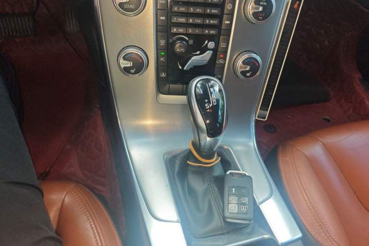 Used Volvo S60 2017 S60L T5 Intelligent Drive Edition Gear Lever
