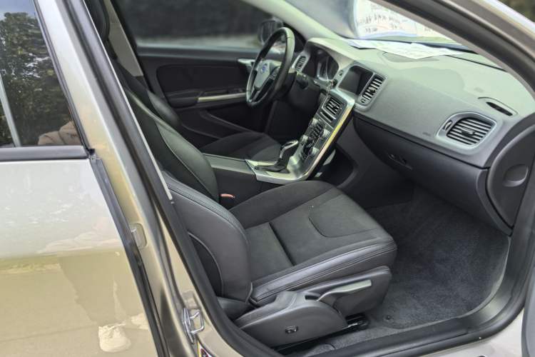 Used Volvo S60 2017 S60L T3 Smart Upgrade Edition Interior 5