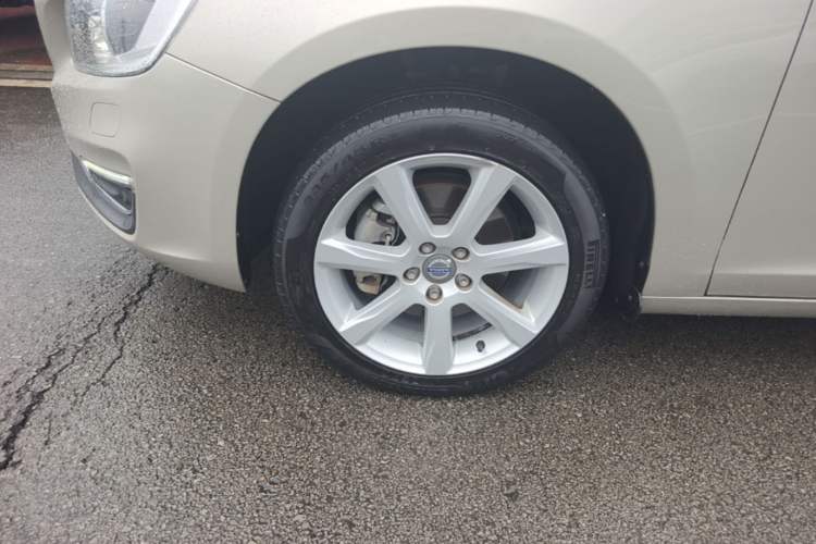Used Volvo S60 2017 S60L T5 Intelligent Drive Edition Left Front Wheel Hub