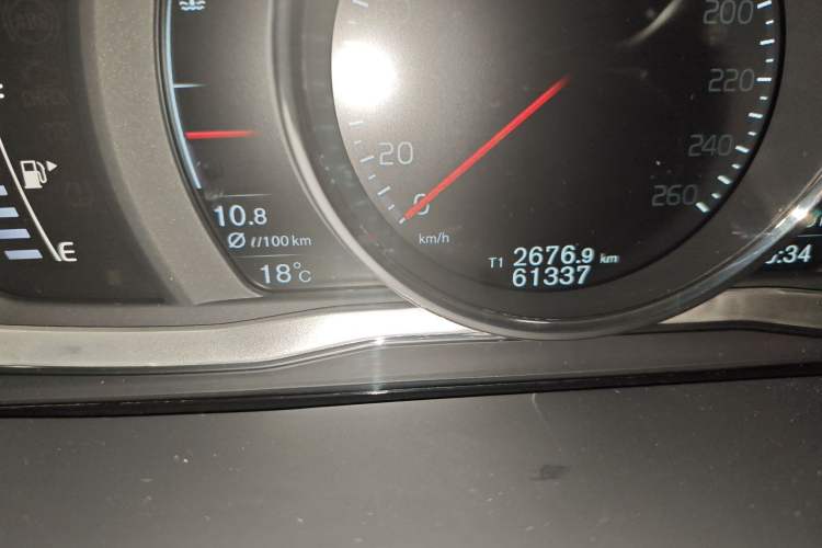 Used Volvo S60 2017 S60L T4 Smart Range Edition Odometer Close Up