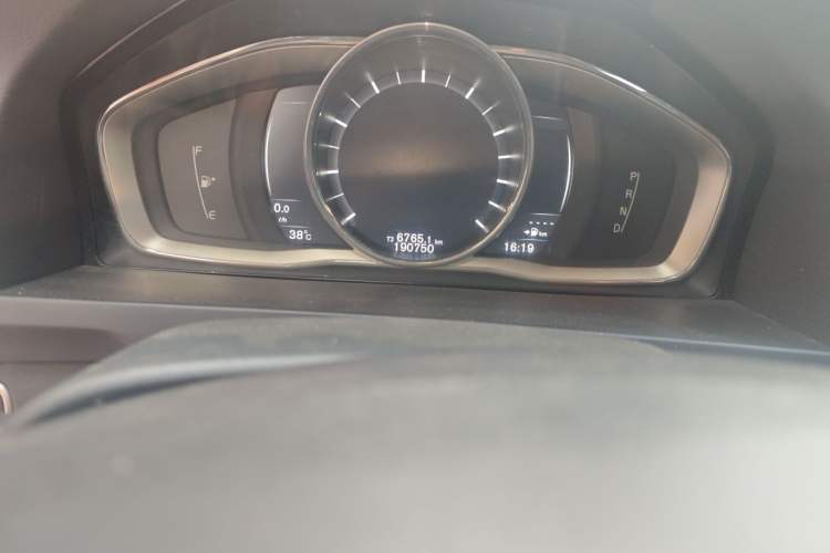 Used Volvo S60 2017 S60L T5 Intelligent Drive Edition Odometer Close Up