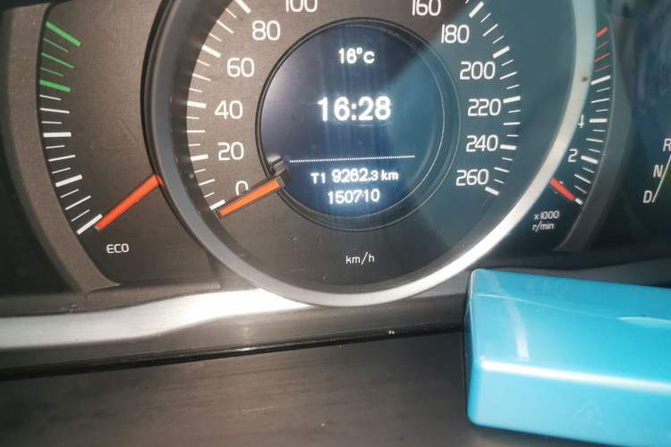 Used Volvo S60 2017 S60L T3 Smart Upgrade Edition Odometer Close Up