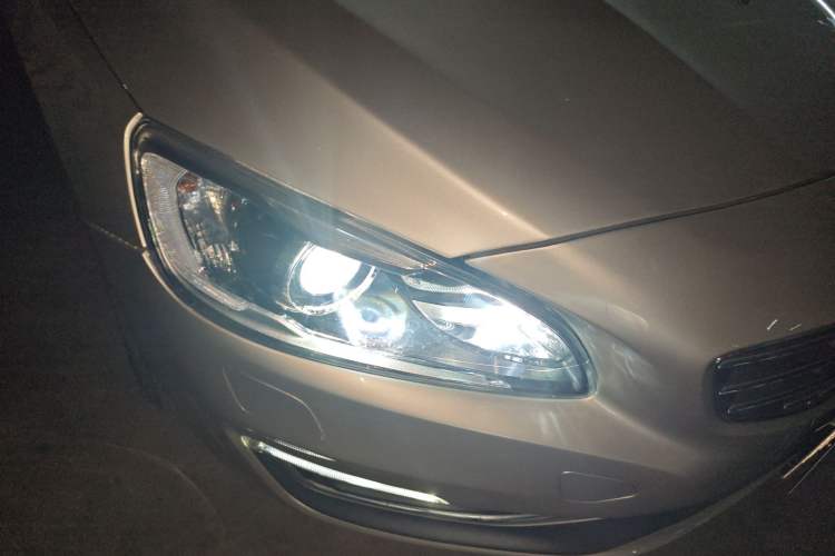 Used Volvo S60 2017 S60L T4 Smart Range Edition Right Front Headlight