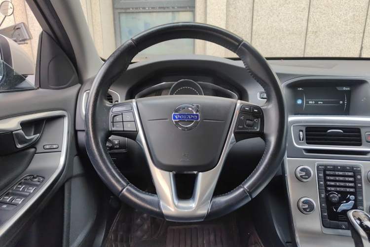 Used Volvo S60 2017 S60L T4 Smart Range Edition Steering Wheel