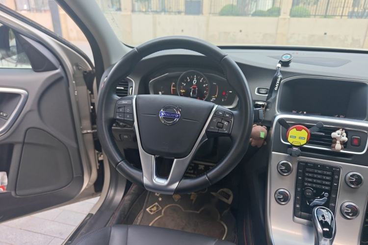 Used Volvo S60 2017 S60L T5 Intelligent Drive Edition Steering Wheel