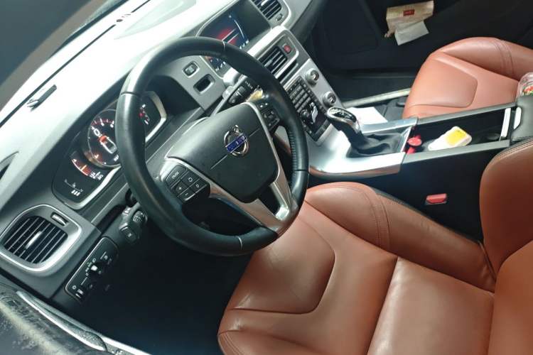 Used Volvo S60 2017 S60L T5 Intelligent Drive Edition Steering Wheel