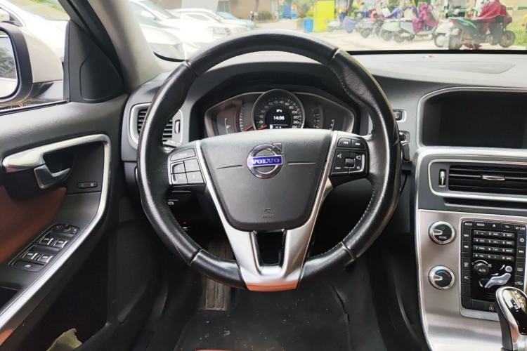 Used Volvo S60 2017 S60L T3 Smart Drive Edition Steering Wheel