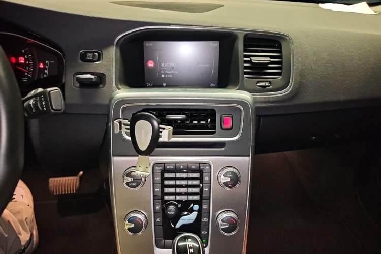 Used Volvo S60 2018 S60L T3 Smart Progress Edition Audio And AC Panel